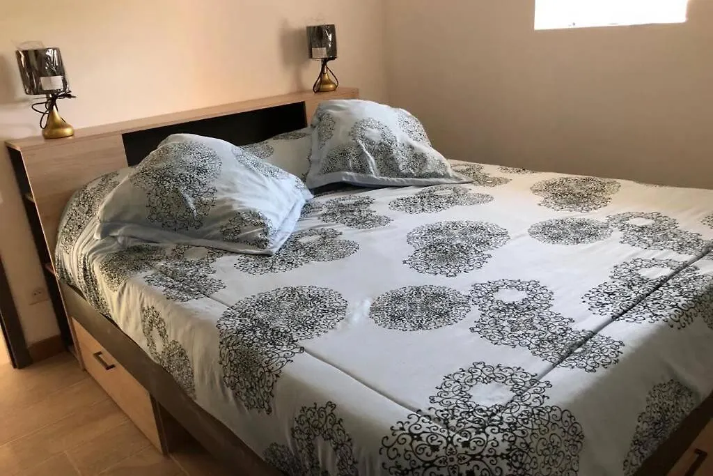 Maison de charme avec piscine couverte et 9000m2 Les Vans Hébergement de vacances