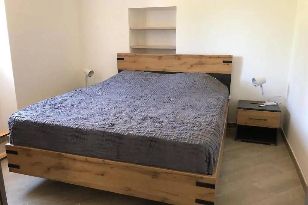 Maison de charme avec piscine couverte et 9000m2 Les Vans 0*,