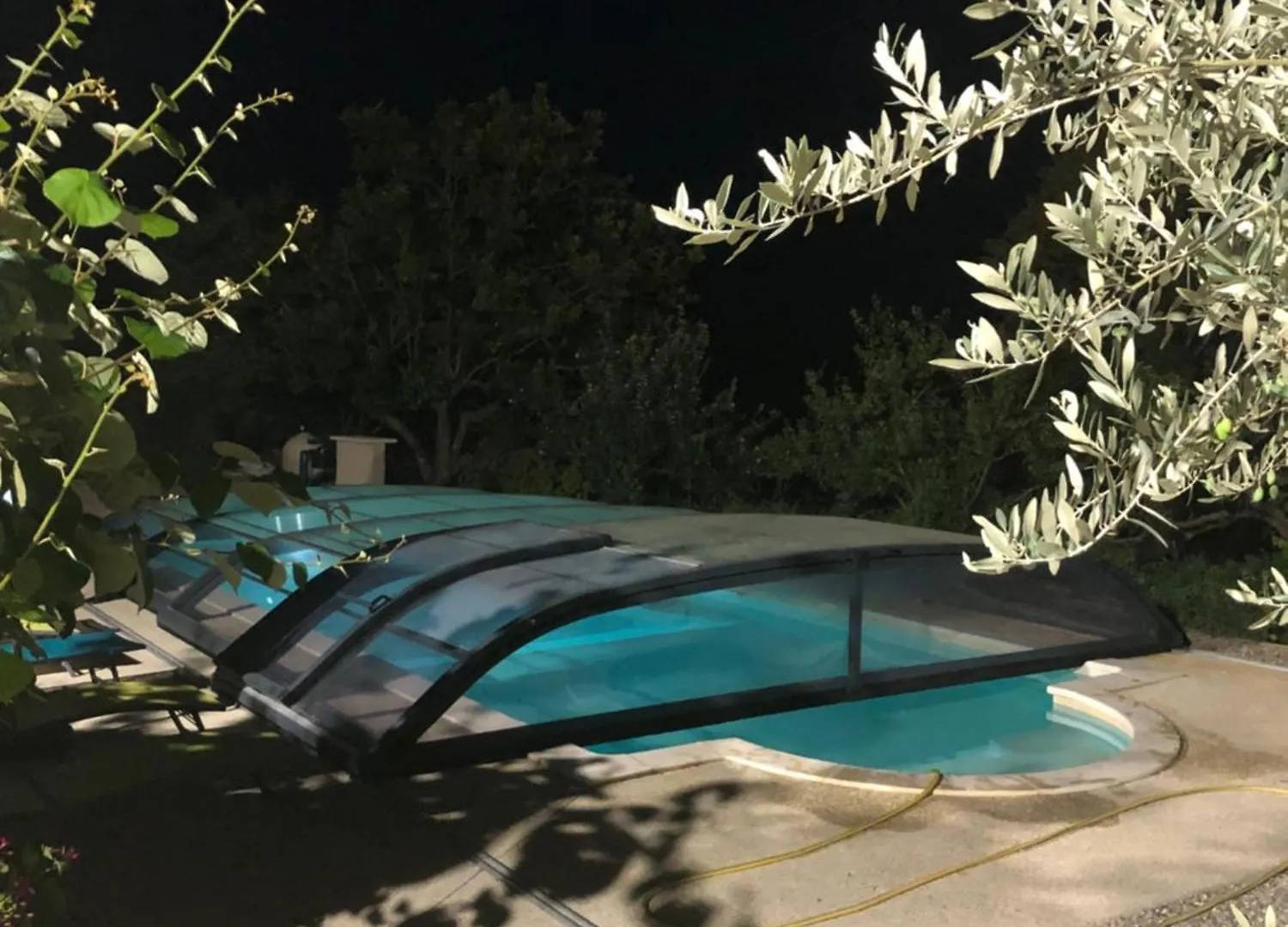 Maison de charme avec piscine couverte et 9000m2 Les Vans