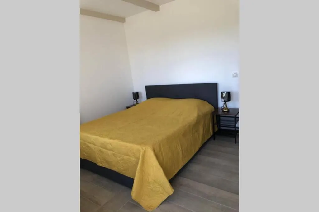Maison De Charme Avec Piscine Couverte Et 9000M2 Les Vans 0*,  Francie